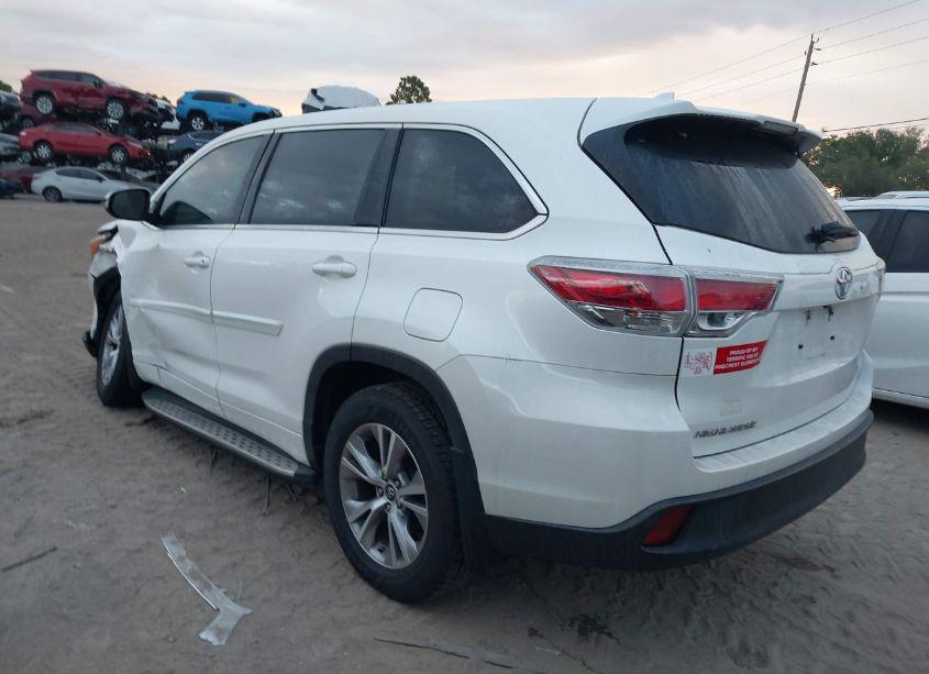 Photo 3 of 2016 Toyota Highlander LE PLUS V6 (VIN 5TDZKRFH3GS182822)
