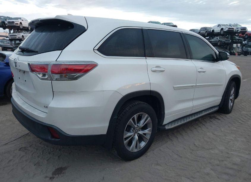 Photo 4 of 2016 Toyota Highlander LE PLUS V6 (VIN 5TDZKRFH3GS182822)