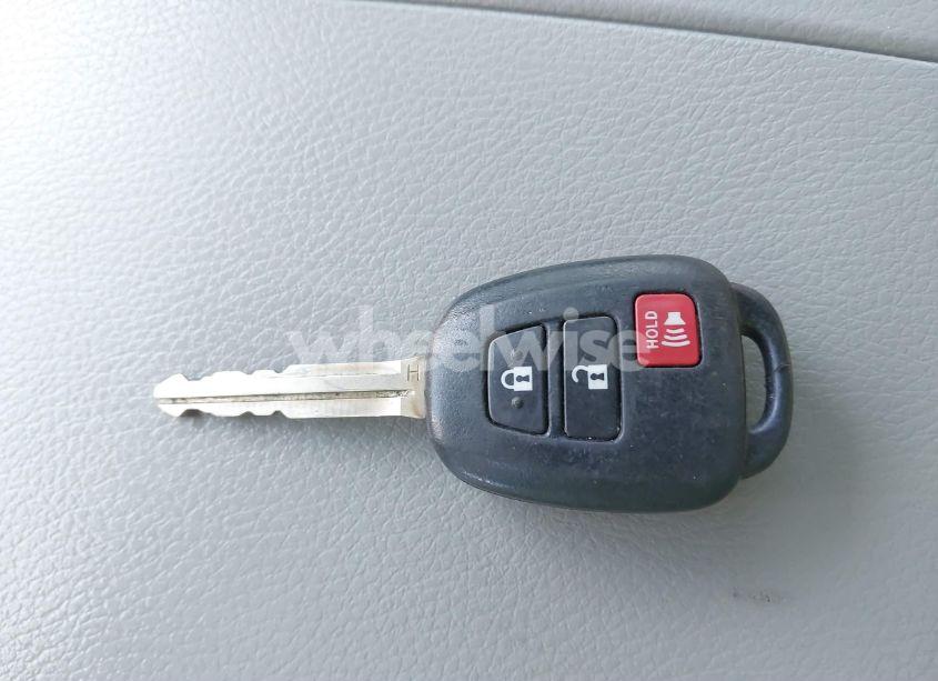 Photo 11 of 2016 Toyota Highlander LE V6 (VIN 5TDZKRFH4GS127117)