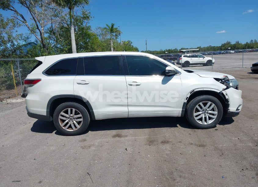 Photo 13 of 2016 Toyota Highlander LE V6 (VIN 5TDZKRFH4GS127117)