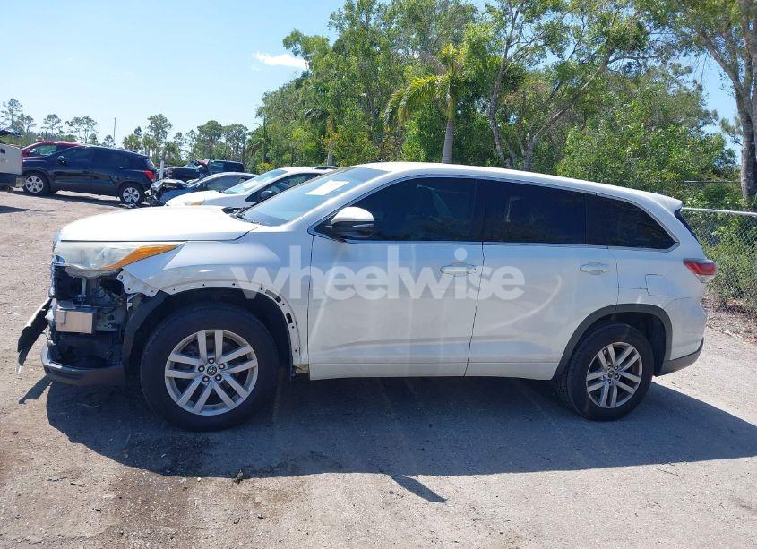 Photo 14 of 2016 Toyota Highlander LE V6 (VIN 5TDZKRFH4GS127117)