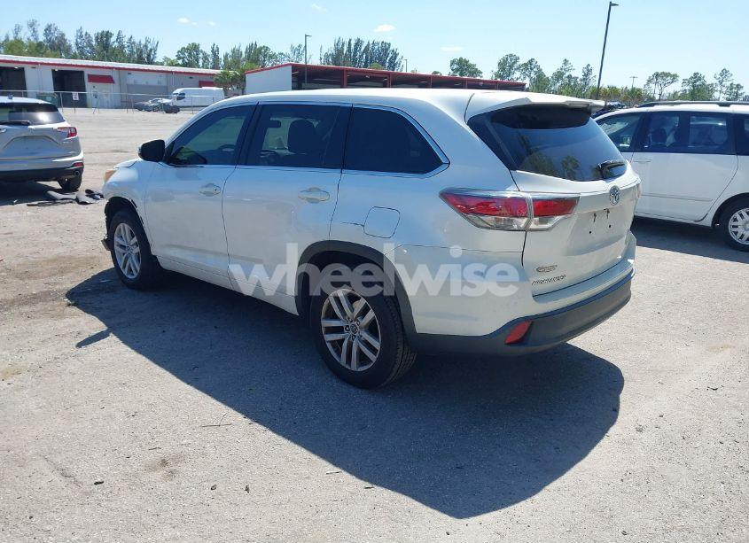 Photo 3 of 2016 Toyota Highlander LE V6 (VIN 5TDZKRFH4GS127117)