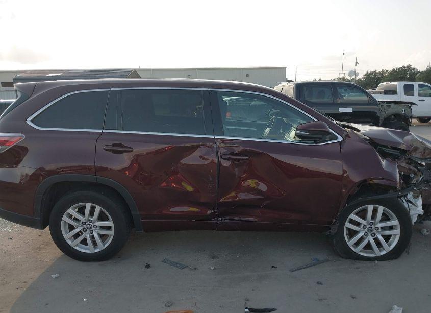 Photo 14 of 2016 Toyota Highlander LE V6 (VIN 5TDZKRFH4GS136044)