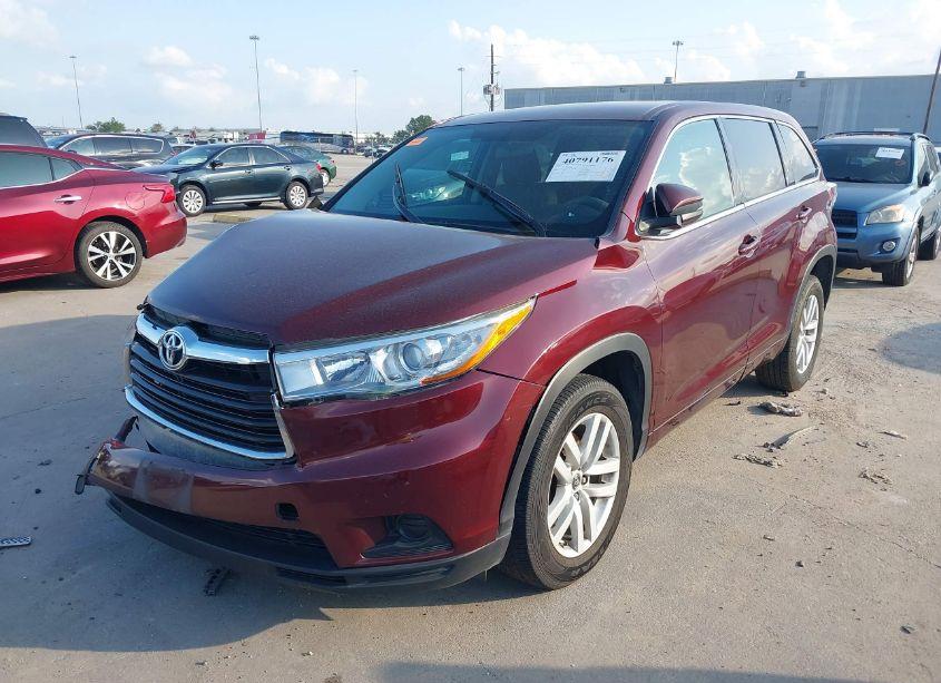 Photo 2 of 2016 Toyota Highlander LE V6 (VIN 5TDZKRFH4GS136044)