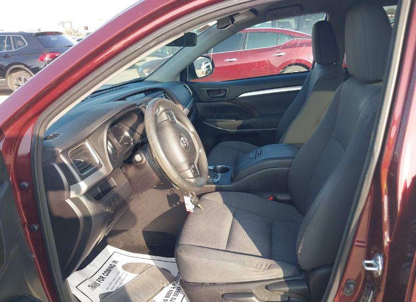 Photo 5 of 2016 Toyota Highlander LE V6 (VIN 5TDZKRFH4GS136044)