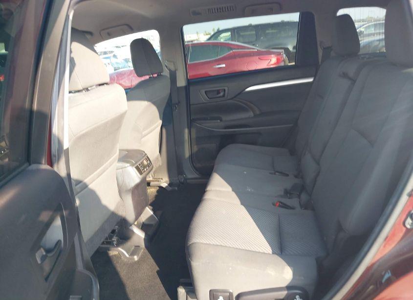 Photo 8 of 2016 Toyota Highlander LE V6 (VIN 5TDZKRFH4GS136044)