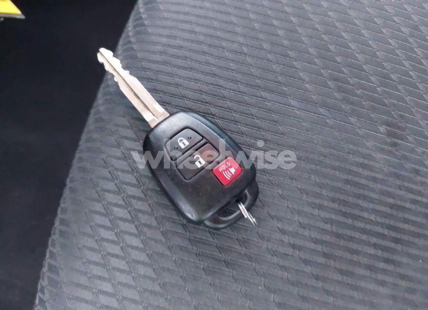 Photo 11 of 2015 Toyota Highlander LE V6 (VIN 5TDZKRFH5FS092733)