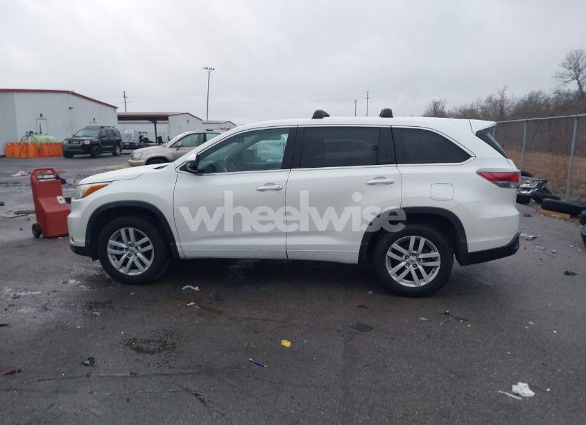 Photo 14 of 2015 Toyota Highlander LE V6 (VIN 5TDZKRFH5FS092733)