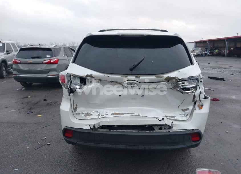 Photo 16 of 2015 Toyota Highlander LE V6 (VIN 5TDZKRFH5FS092733)