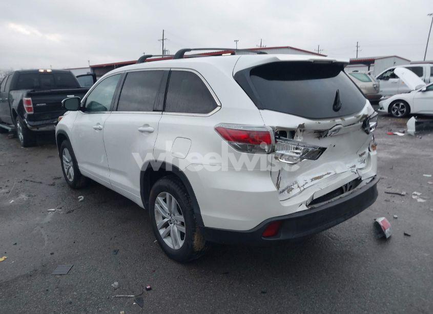 Photo 3 of 2015 Toyota Highlander LE V6 (VIN 5TDZKRFH5FS092733)