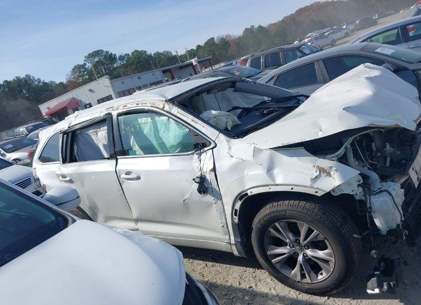 Photo 13 of 2015 Toyota Highlander LE PLUS V6 (VIN 5TDZKRFH6FS043069)