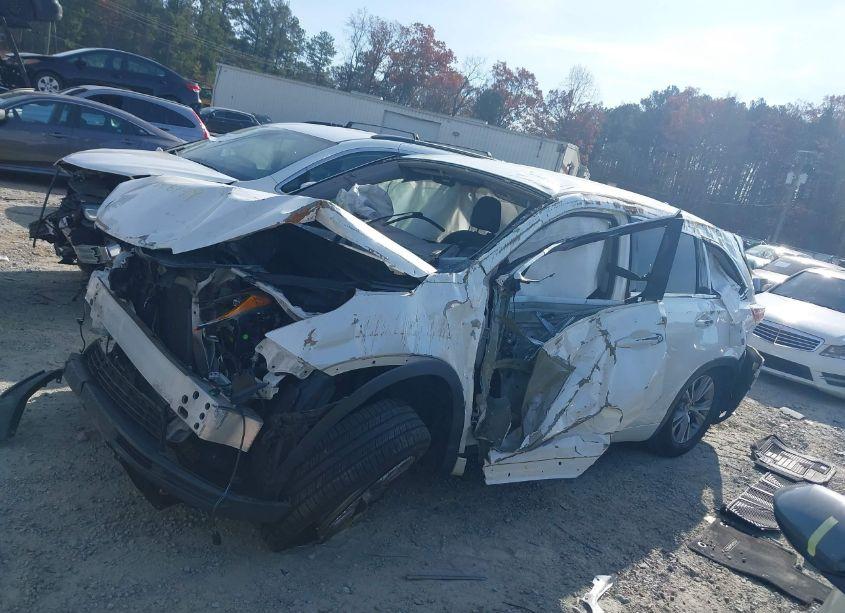 Photo 14 of 2015 Toyota Highlander LE PLUS V6 (VIN 5TDZKRFH6FS043069)