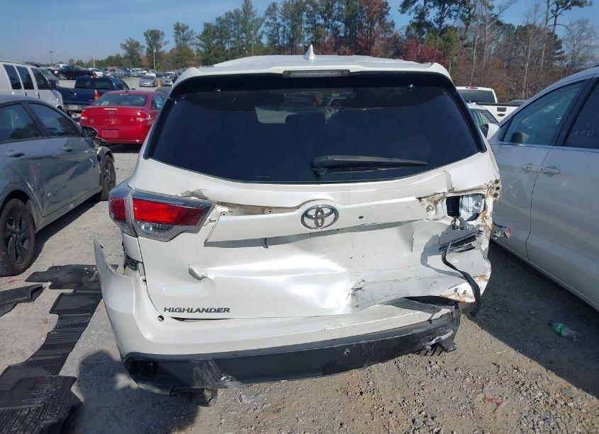 Photo 16 of 2015 Toyota Highlander LE PLUS V6 (VIN 5TDZKRFH6FS043069)