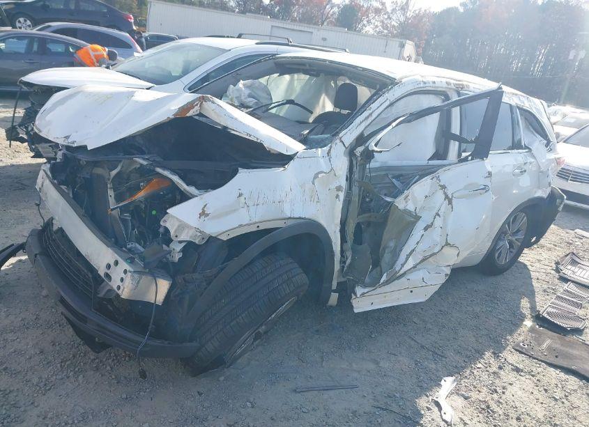 Photo 2 of 2015 Toyota Highlander LE PLUS V6 (VIN 5TDZKRFH6FS043069)