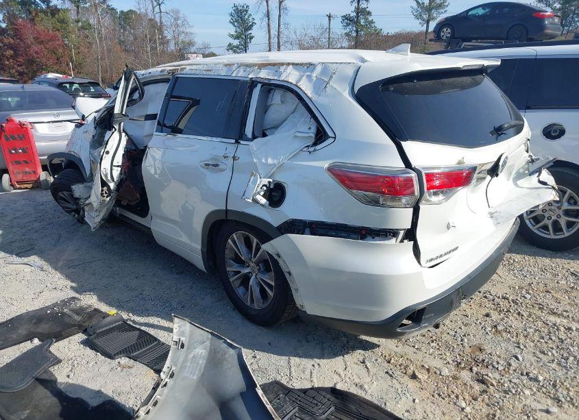 Photo 3 of 2015 Toyota Highlander LE PLUS V6 (VIN 5TDZKRFH6FS043069)