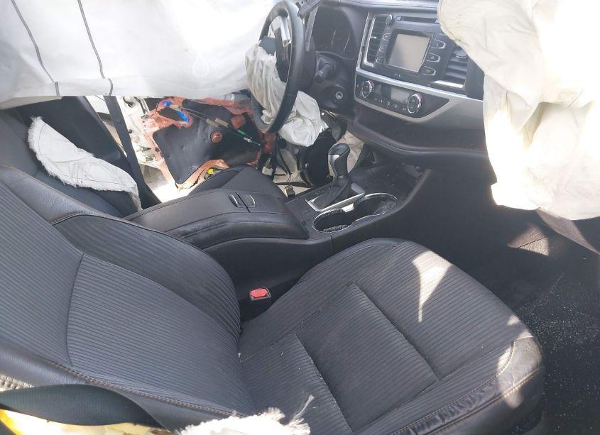 Photo 5 of 2015 Toyota Highlander LE PLUS V6 (VIN 5TDZKRFH6FS043069)