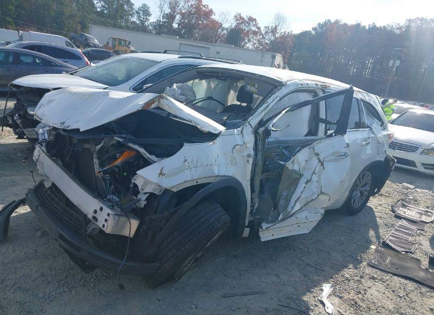 Photo 6 of 2015 Toyota Highlander LE PLUS V6 (VIN 5TDZKRFH6FS043069)