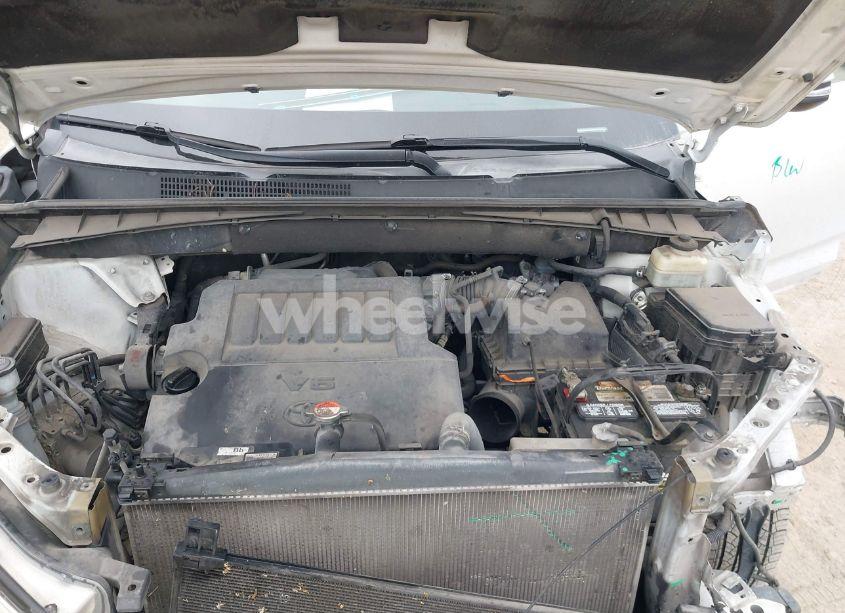 Photo 10 of 2016 Toyota Highlander LE V6 (VIN 5TDZKRFH6GS162855)