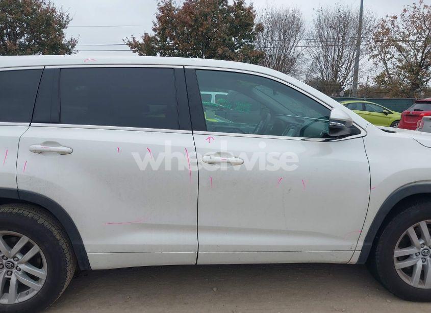 Photo 14 of 2016 Toyota Highlander LE V6 (VIN 5TDZKRFH6GS162855)