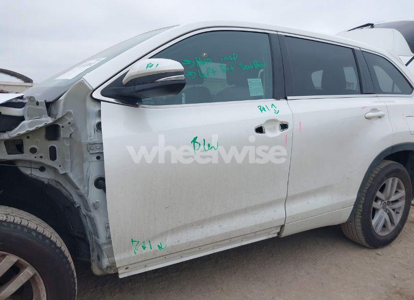 Photo 18 of 2016 Toyota Highlander LE V6 (VIN 5TDZKRFH6GS162855)