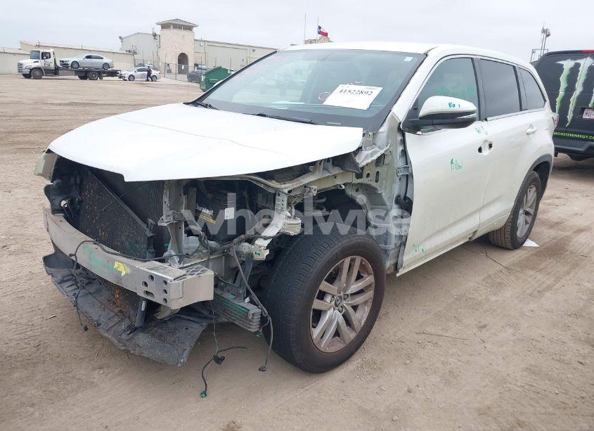 Photo 2 of 2016 Toyota Highlander LE V6 (VIN 5TDZKRFH6GS162855)