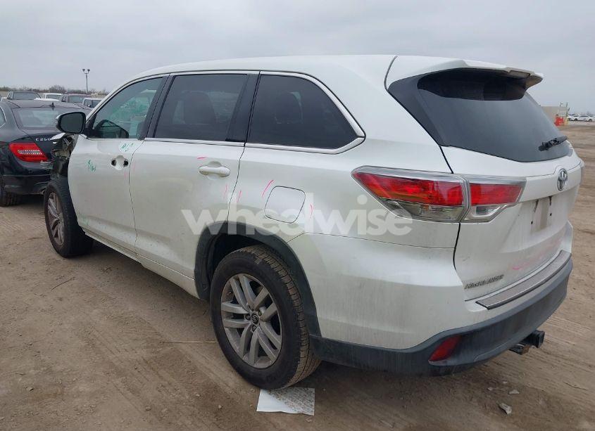 Photo 3 of 2016 Toyota Highlander LE V6 (VIN 5TDZKRFH6GS162855)
