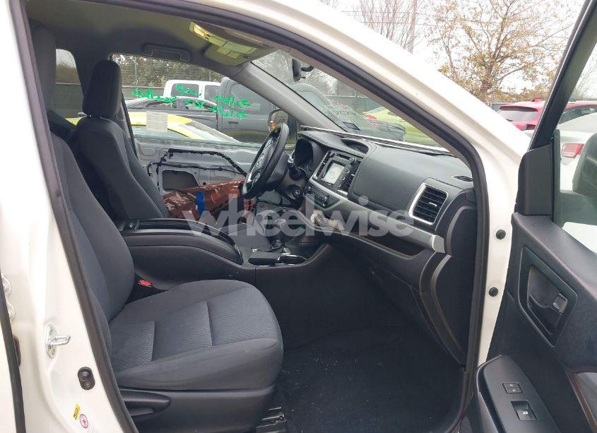 Photo 5 of 2016 Toyota Highlander LE V6 (VIN 5TDZKRFH6GS162855)