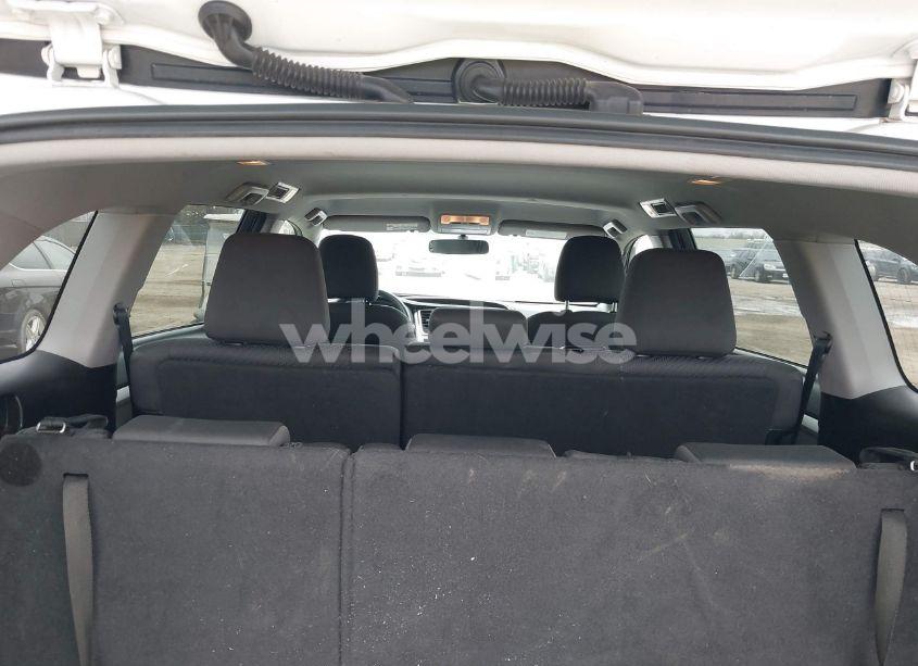 Photo 8 of 2016 Toyota Highlander LE V6 (VIN 5TDZKRFH6GS162855)