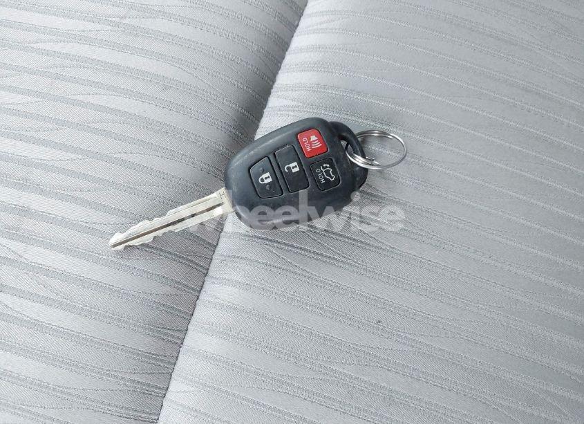 Photo 11 of 2015 Toyota Highlander LE PLUS V6 (VIN 5TDZKRFH7FS055781)