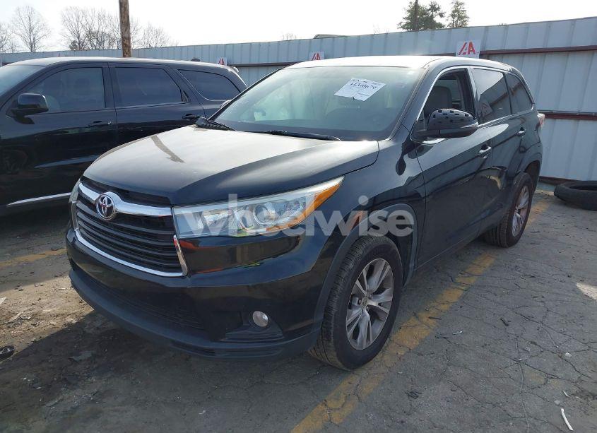 Photo 2 of 2015 Toyota Highlander LE PLUS V6 (VIN 5TDZKRFH7FS055781)
