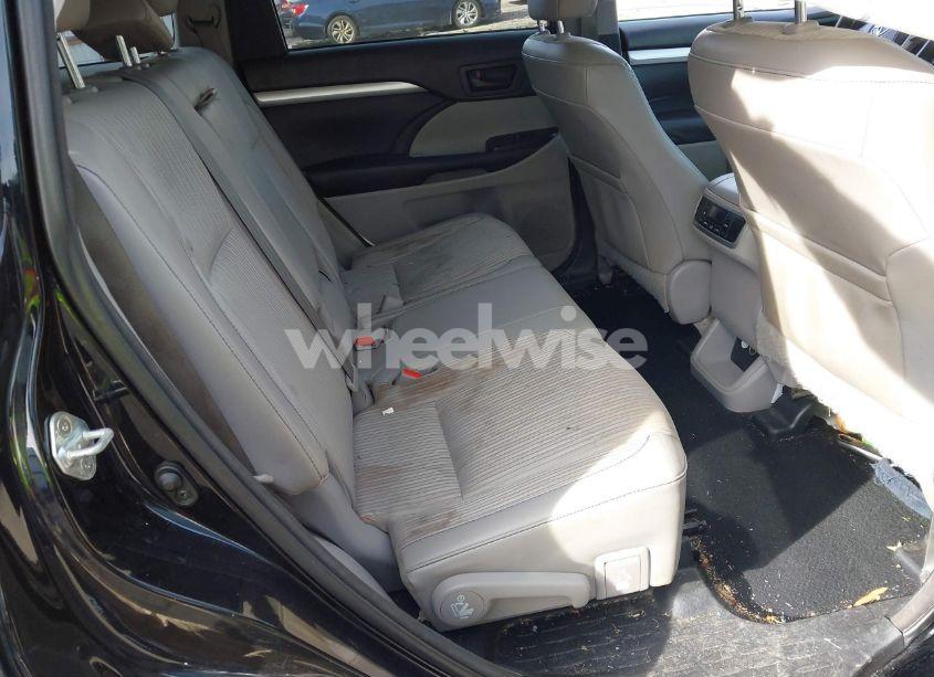 Photo 8 of 2015 Toyota Highlander LE PLUS V6 (VIN 5TDZKRFH7FS055781)