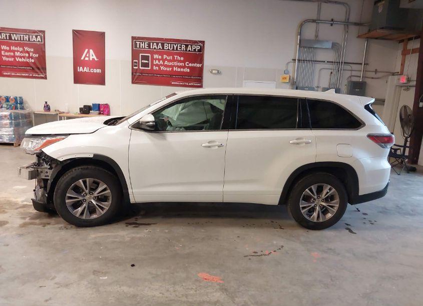 Photo 14 of 2015 Toyota Highlander LE PLUS V6 (VIN 5TDZKRFH7FS103070)