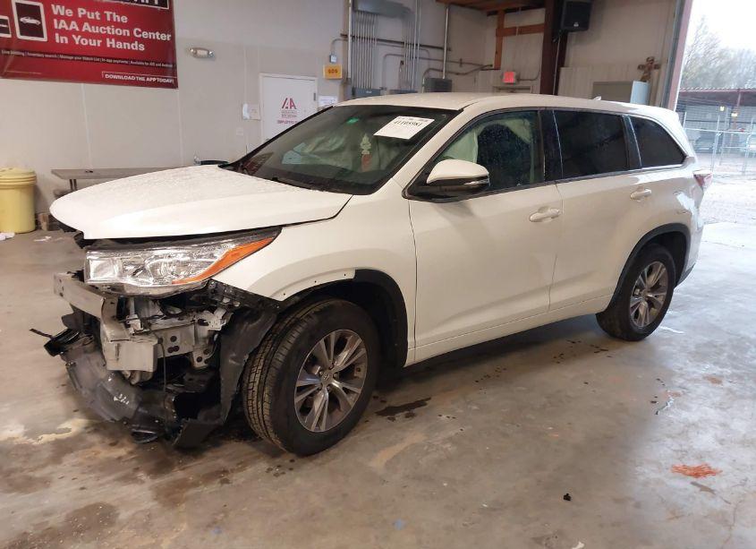 Photo 2 of 2015 Toyota Highlander LE PLUS V6 (VIN 5TDZKRFH7FS103070)