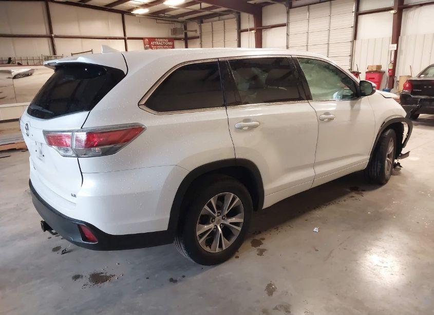 Photo 4 of 2015 Toyota Highlander LE PLUS V6 (VIN 5TDZKRFH7FS103070)
