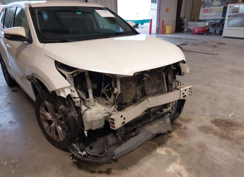 Photo 6 of 2015 Toyota Highlander LE PLUS V6 (VIN 5TDZKRFH7FS103070)