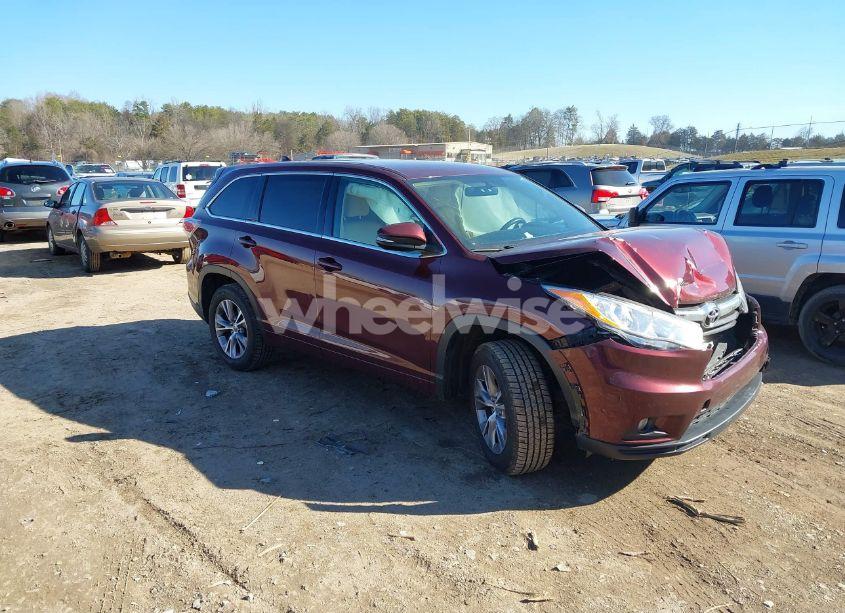 2015 Toyota Highlander LE PLUS V6 (VIN 5TDZKRFH7FS108334) main photo