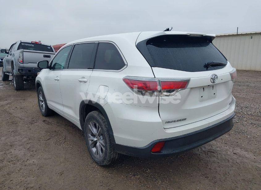 Photo 3 of 2015 Toyota Highlander LE PLUS V6 (VIN 5TDZKRFH7FS112996)