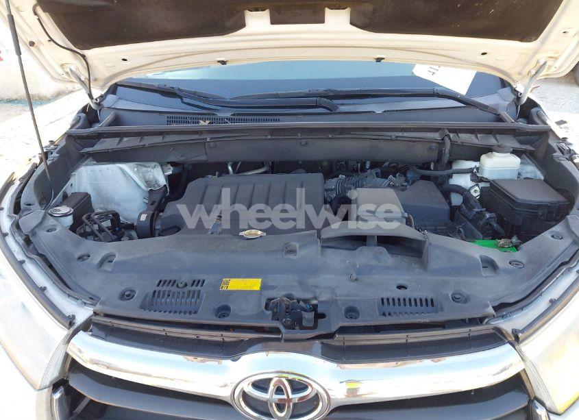 Photo 10 of 2014 Toyota Highlander LE PLUS V6 (VIN 5TDZKRFH8ES009889)