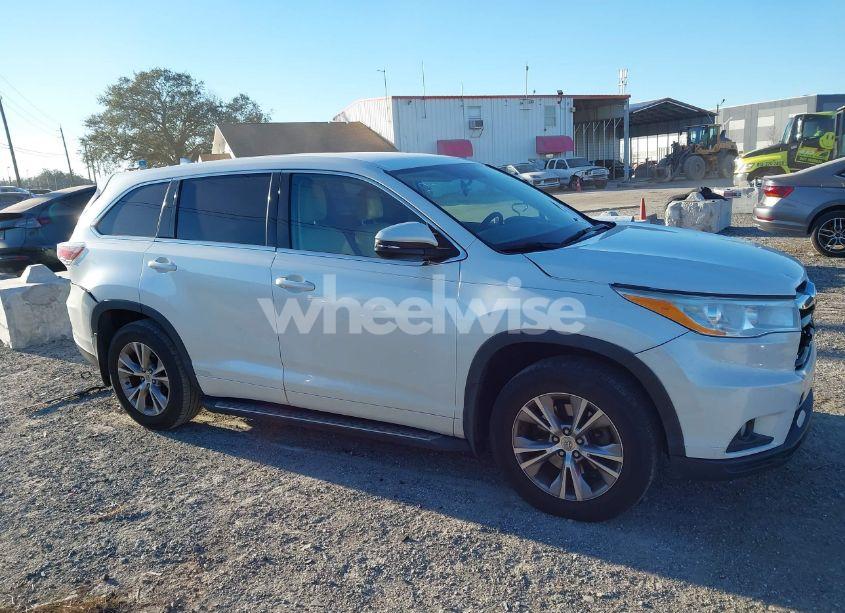Photo 13 of 2014 Toyota Highlander LE PLUS V6 (VIN 5TDZKRFH8ES009889)