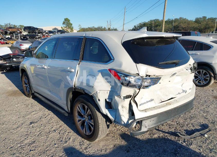 Photo 3 of 2014 Toyota Highlander LE PLUS V6 (VIN 5TDZKRFH8ES009889)