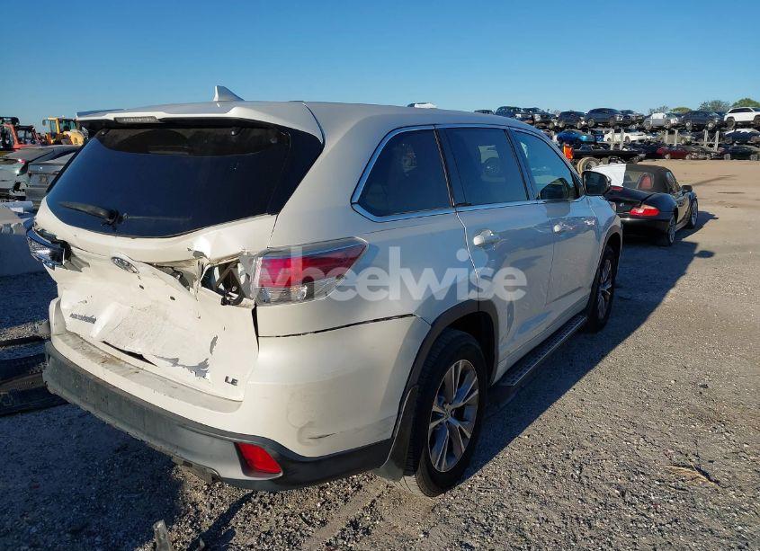Photo 4 of 2014 Toyota Highlander LE PLUS V6 (VIN 5TDZKRFH8ES009889)