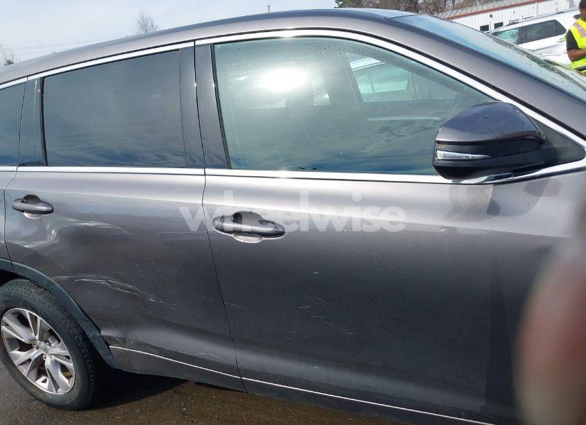 Photo 13 of 2015 Toyota Highlander LE PLUS V6 (VIN 5TDZKRFH8FS040335)