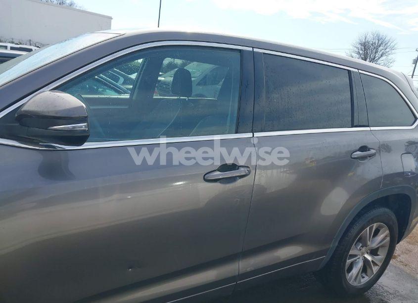 Photo 14 of 2015 Toyota Highlander LE PLUS V6 (VIN 5TDZKRFH8FS040335)