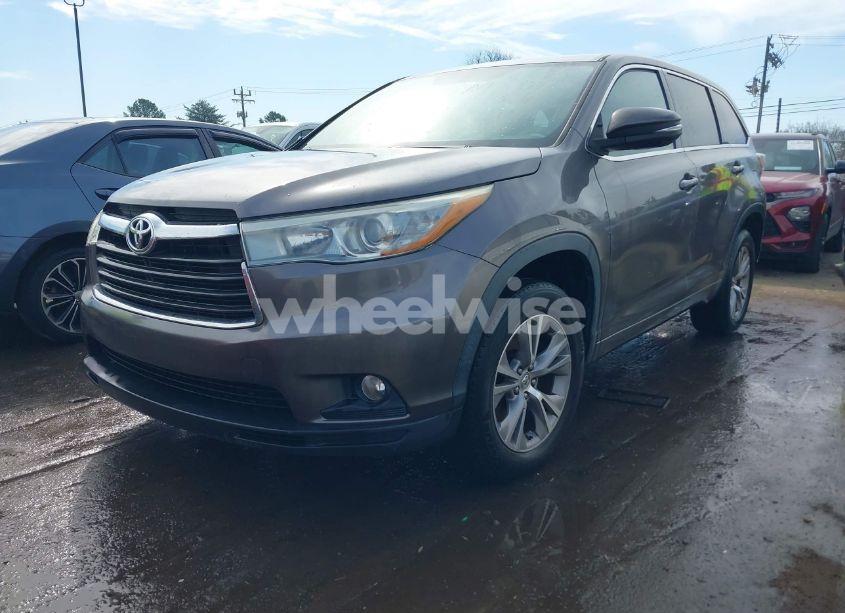 Photo 2 of 2015 Toyota Highlander LE PLUS V6 (VIN 5TDZKRFH8FS040335)
