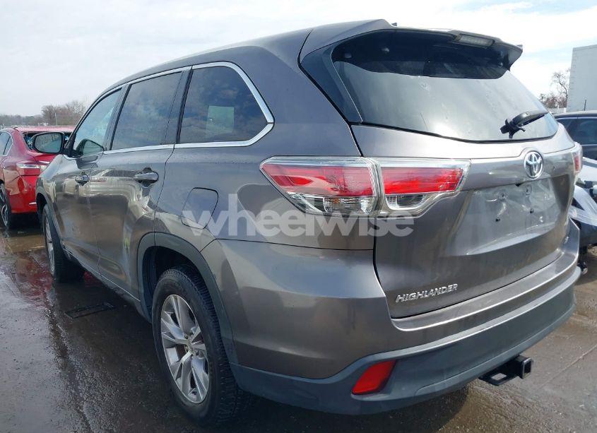 Photo 3 of 2015 Toyota Highlander LE PLUS V6 (VIN 5TDZKRFH8FS040335)