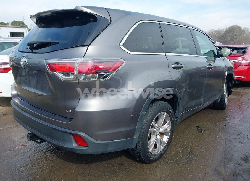 Photo 4 of 2015 Toyota Highlander LE PLUS V6 (VIN 5TDZKRFH8FS040335)