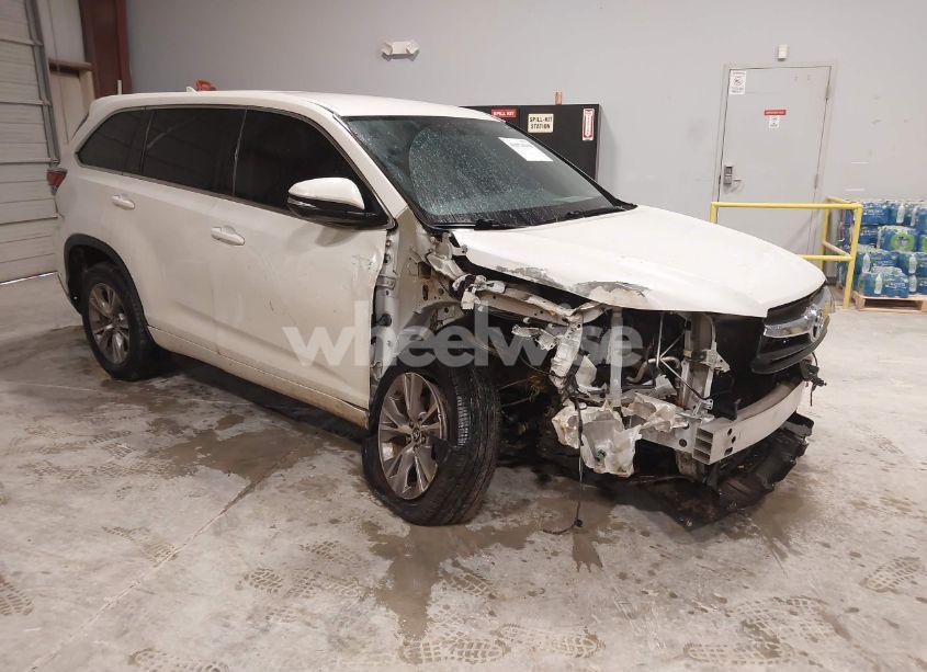2016 Toyota Highlander LE PLUS V6 (VIN 5TDZKRFH8GS158614) main photo