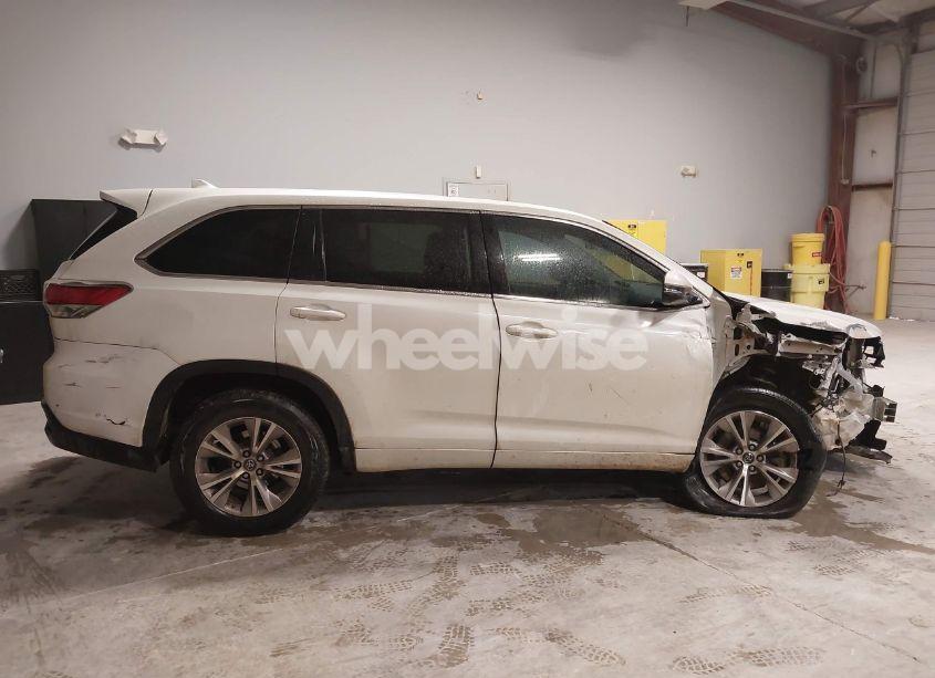 Photo 14 of 2016 Toyota Highlander LE PLUS V6 (VIN 5TDZKRFH8GS158614)