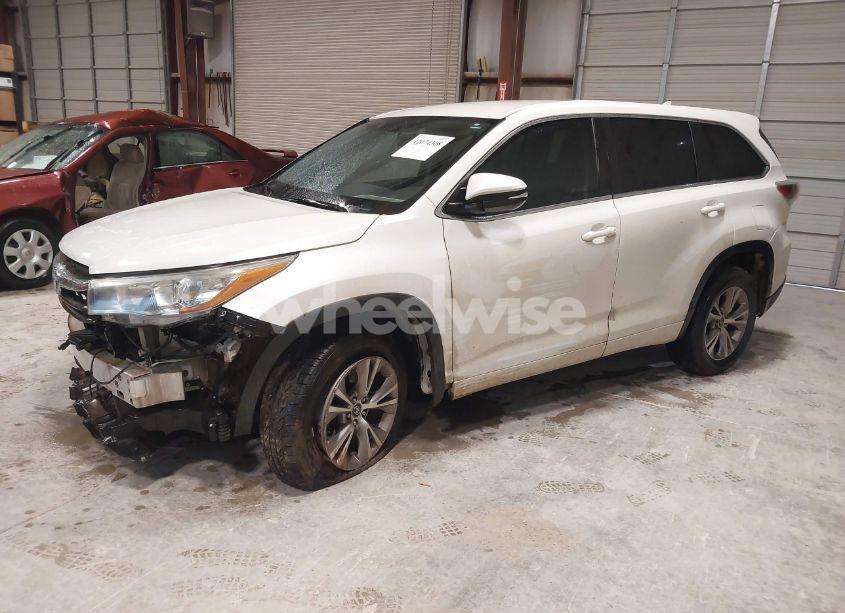 Photo 2 of 2016 Toyota Highlander LE PLUS V6 (VIN 5TDZKRFH8GS158614)