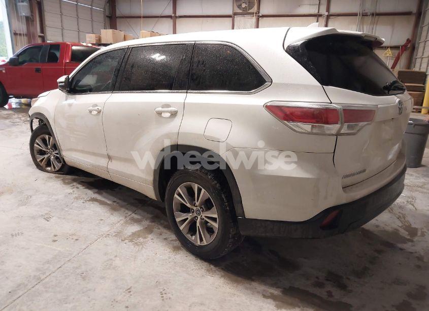 Photo 3 of 2016 Toyota Highlander LE PLUS V6 (VIN 5TDZKRFH8GS158614)